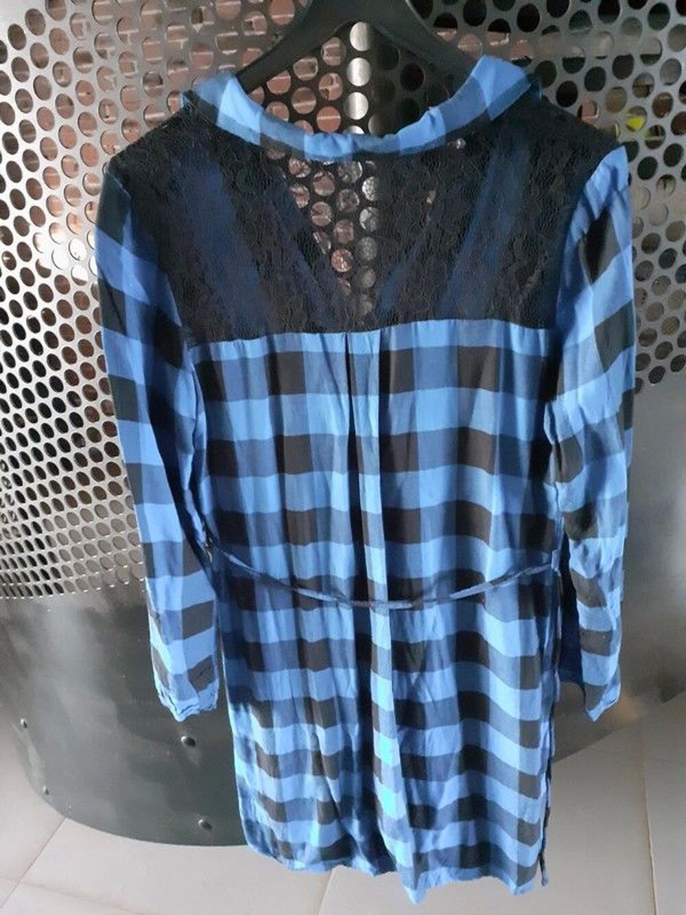 Robe &agrave; carreaux Vêtements