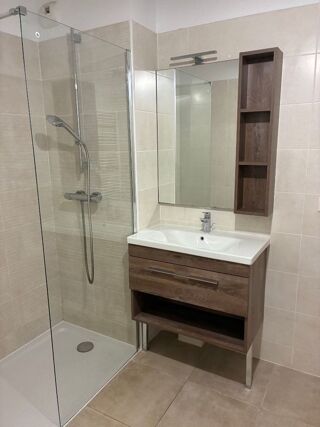  Appartement à louer 3 pièces 61 m²
