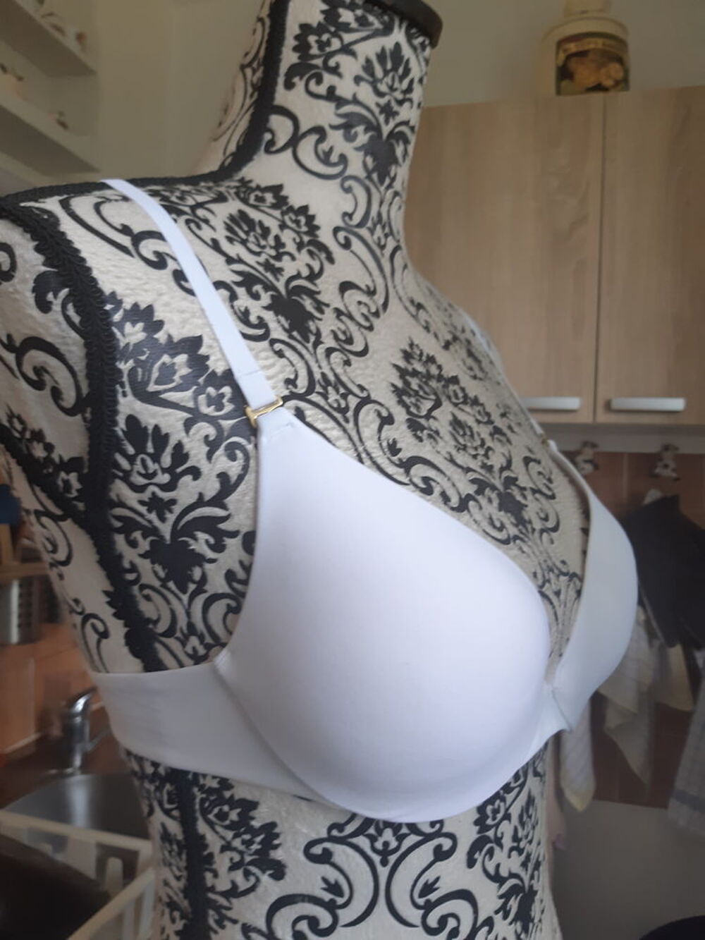  soutien gorge blanc ETAM NEUF TAILLE 90B
Vêtements