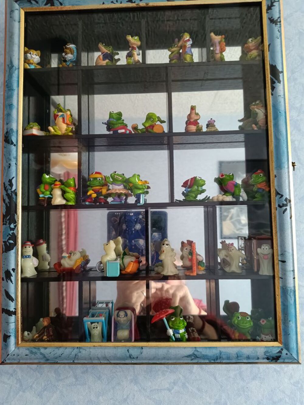 2 Vitrines pour chambre enfants
Avec figurines Décoration