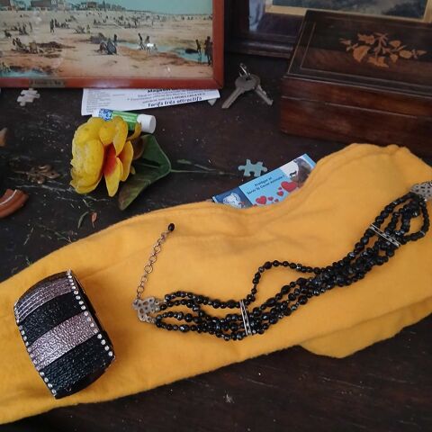 bijoux noirs 12 Ézanville (95)