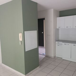  Appartement à louer 2 pièces 43 m² Nîmes
