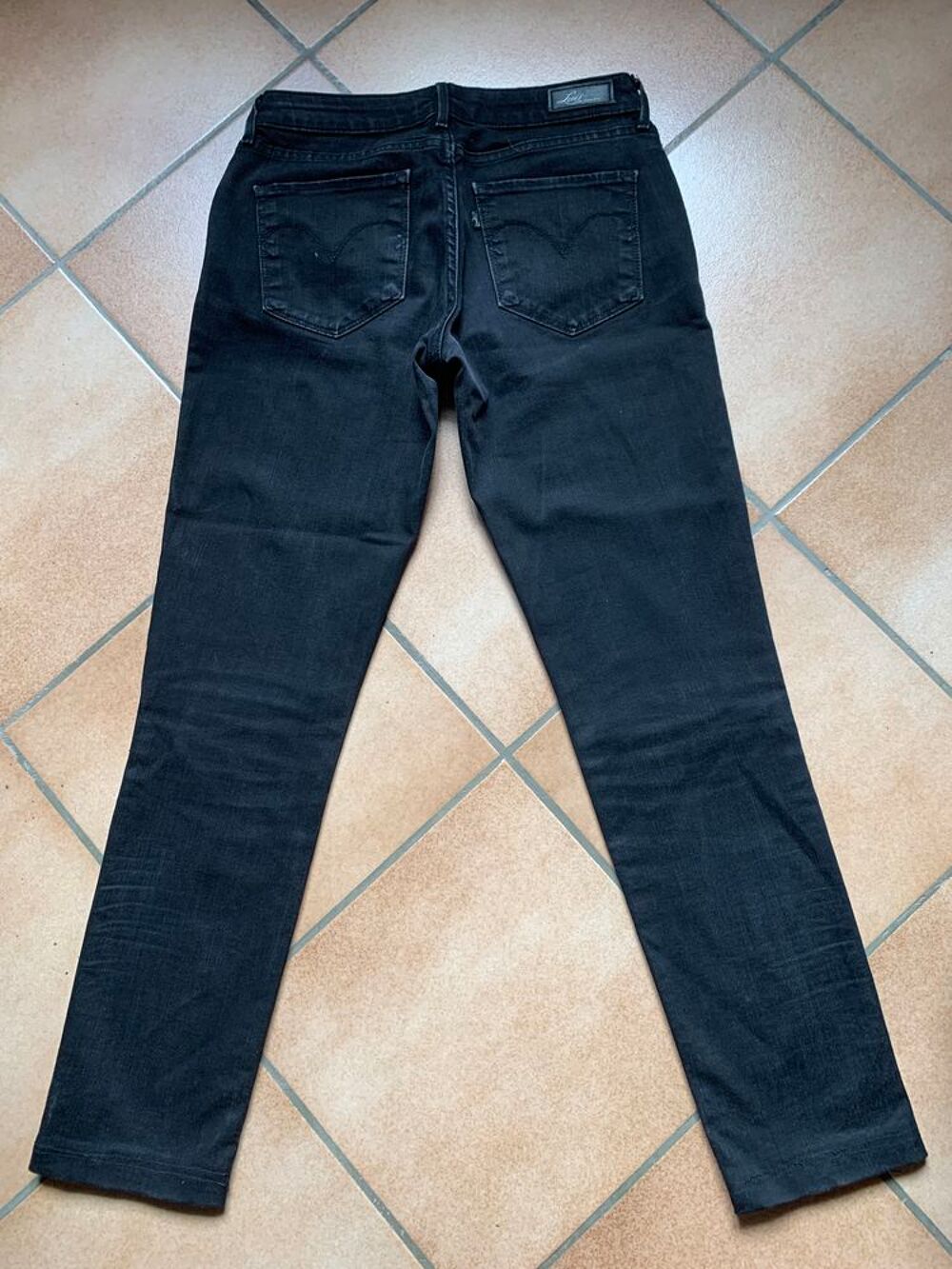 Levis jeans noir bold curve Skinny W29 Bon &eacute;tat Vtements