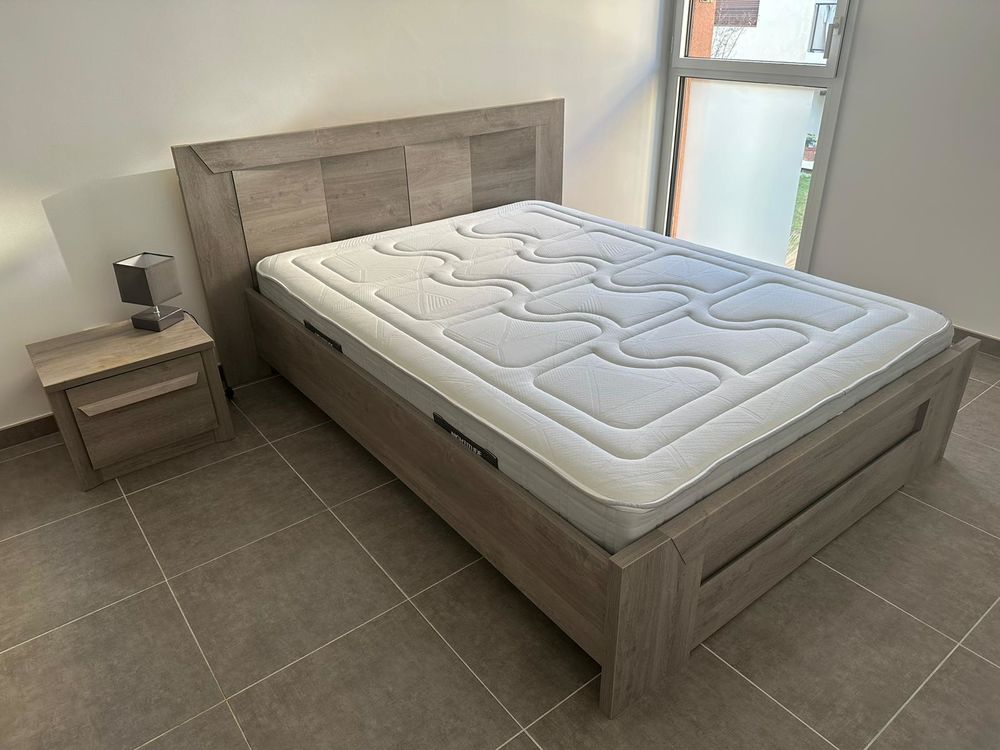 Chambre &agrave; coucher compl&egrave;te. Meubles