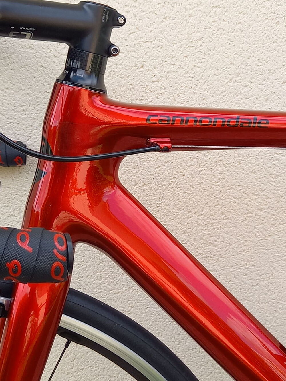 Velo de course Cannondale super six performant Vélos