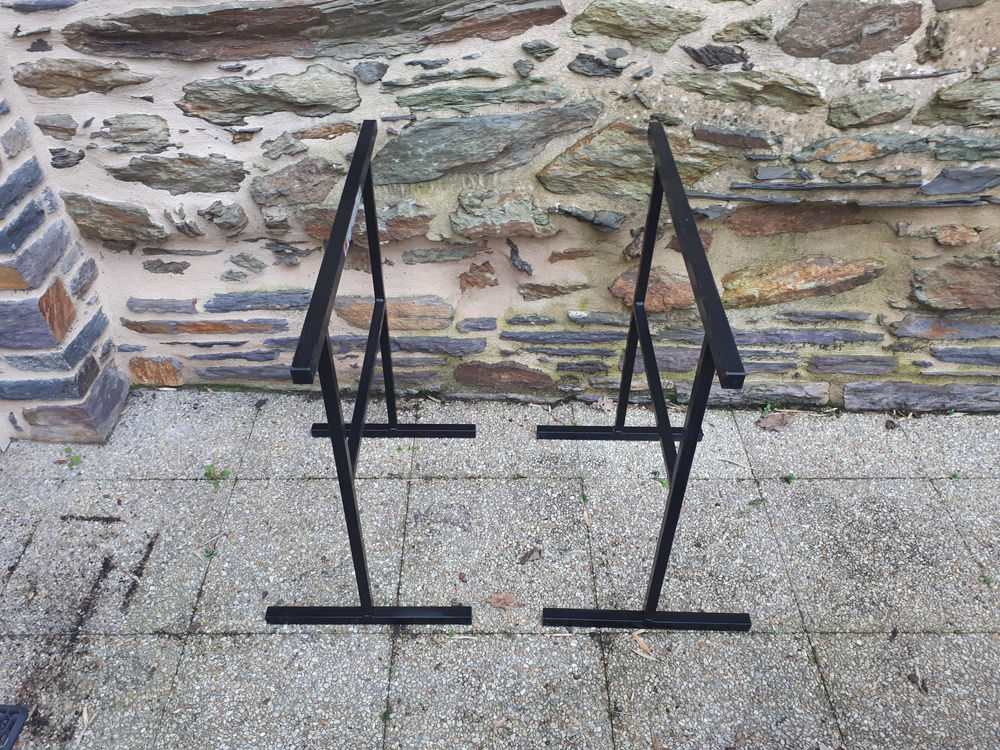 Lot de 2 Tr&eacute;teaux en acier noir H 74 cm, 25 euros
Bricolage