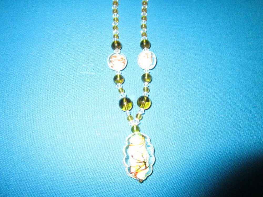  COLLIER EN PERLE Bijoux et montres