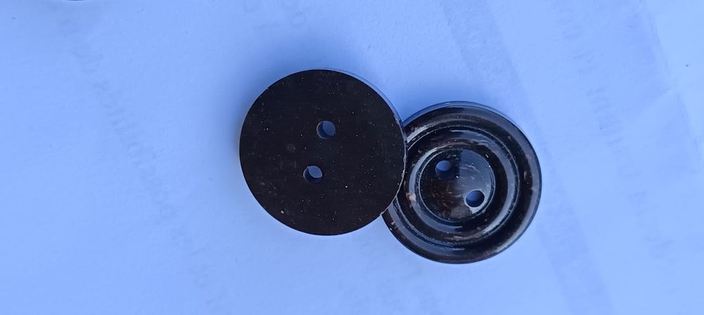 Lot de 45 Boutons Noirs Stri&eacute;s 17 mm N&deg;49 Décoration