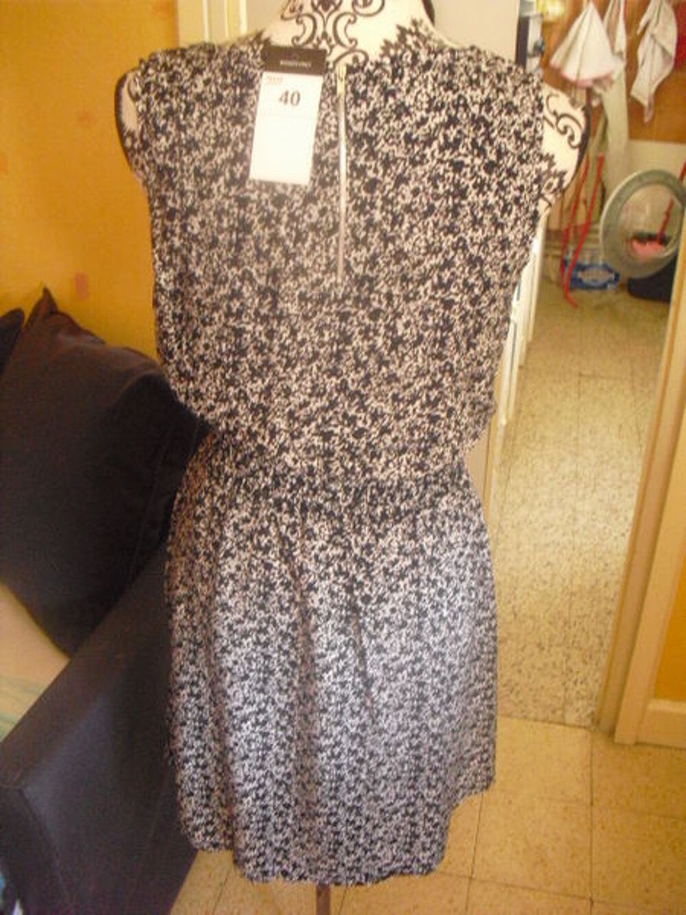 ROBE SANS MANCHE imprim&eacute; NEUVE &eacute;tiquett&eacute;e ZIP DANS DOS T 40 Vêtements