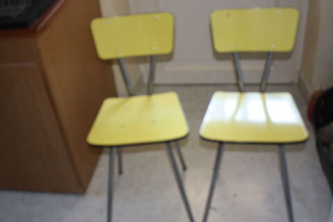 chaise formica jaune Saint-Amand-Montrond (18)