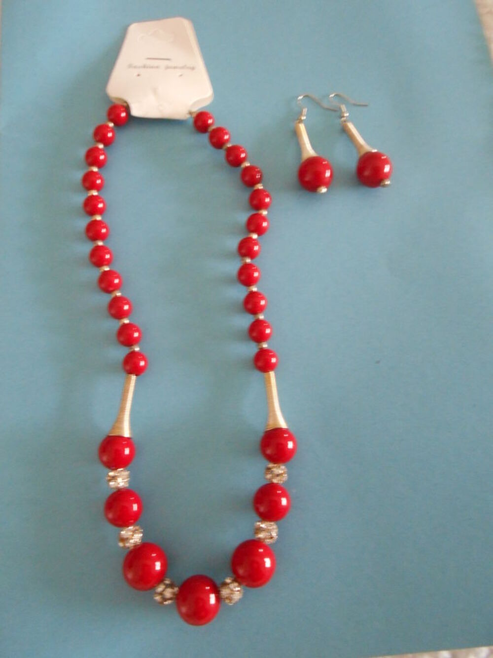 COLLIER DE PERLES Bijoux et montres