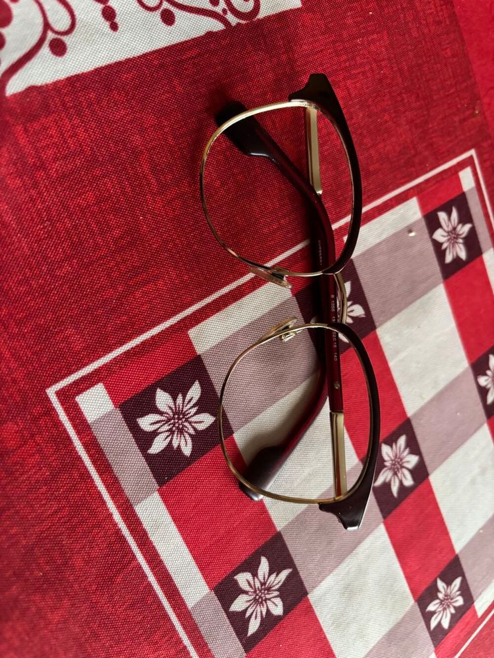Monture lunettes sans verre 
M&eacute;tallique pour femmes 
Bijoux et montres