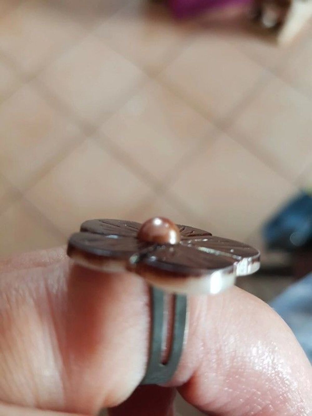 Bague fleur tres bon etat anneau r&eacute;glable diam&egrave;tre de la fle Maroquinerie