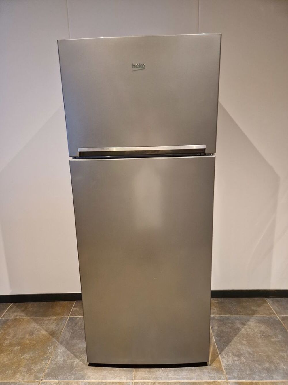 Combi frigo de 280 litres / cong&eacute;lateur de 99 litres
Electromnager