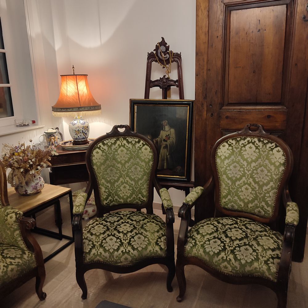 Canap&eacute; &agrave; oreilles Napol&eacute;on III et 2 fauteuils Meubles