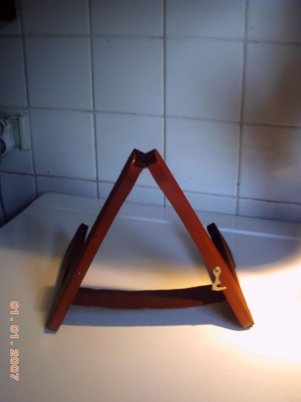  SUPPORT BOIS POUR GUITARE.
Instruments de musique