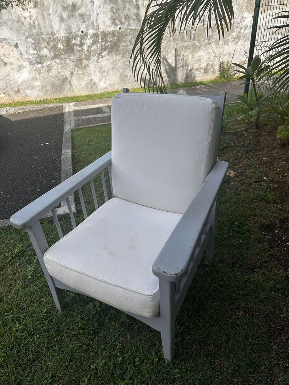 Confortable fauteuil bois et tissus Meubles