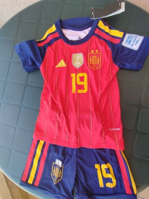 Nouveau maillot Espagne 2 étoiles championne du monde 2026 Vigneux-sur-Seine (91)