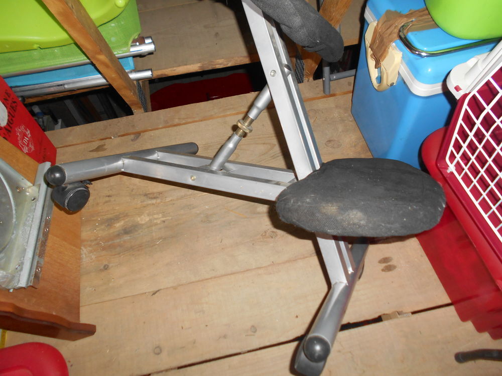 si&egrave;ge ergonomique assis genou Meubles