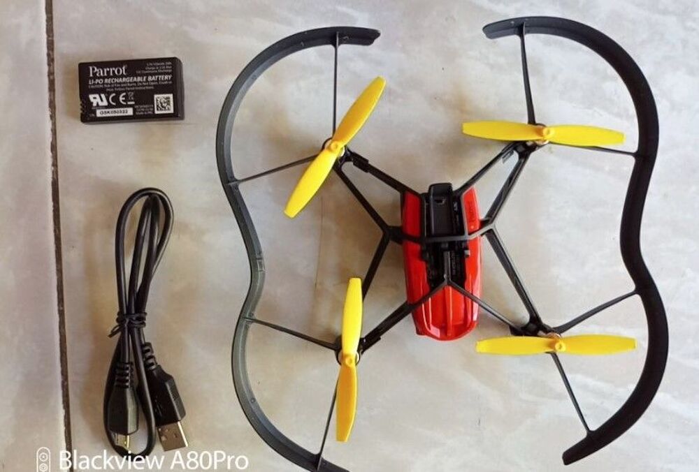 Parrot - MiniDrone Quadricopt&egrave;re Airborne Night Blaze - Roug Bijoux et montres