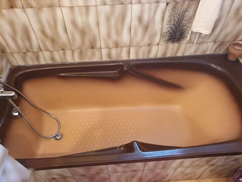 Elments de salle de bains :
0 Saint-Julien-de-Peyrolas (30)