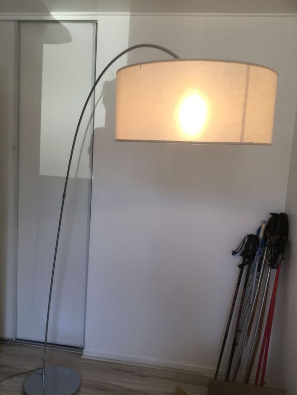 Lampadaire en inox et abat jour Décoration