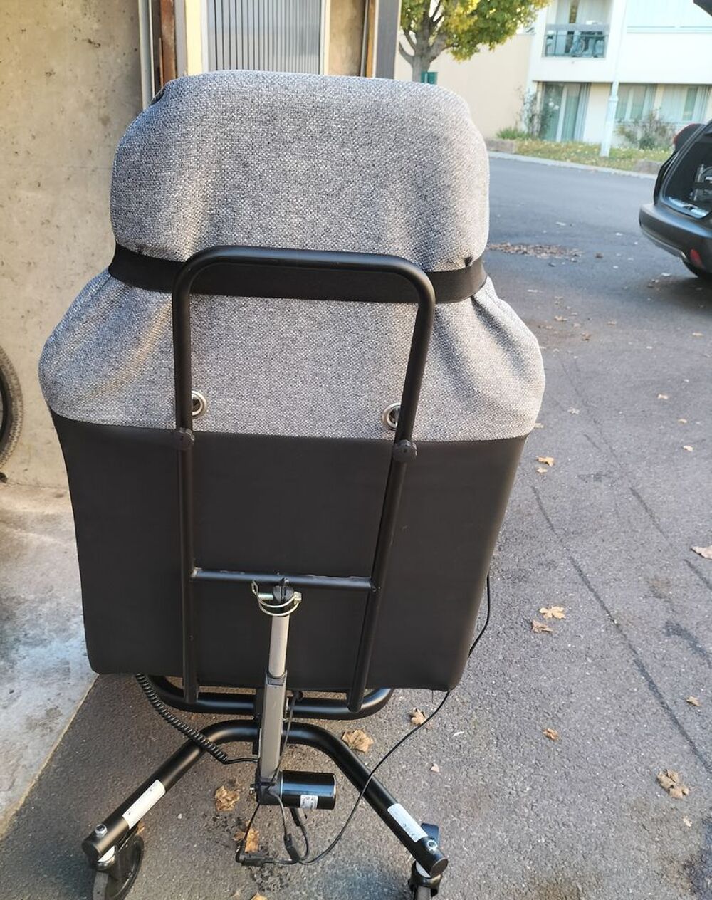 Fauteuil relaxant &eacute;lectrique &agrave; pousser Liberty Meubles
