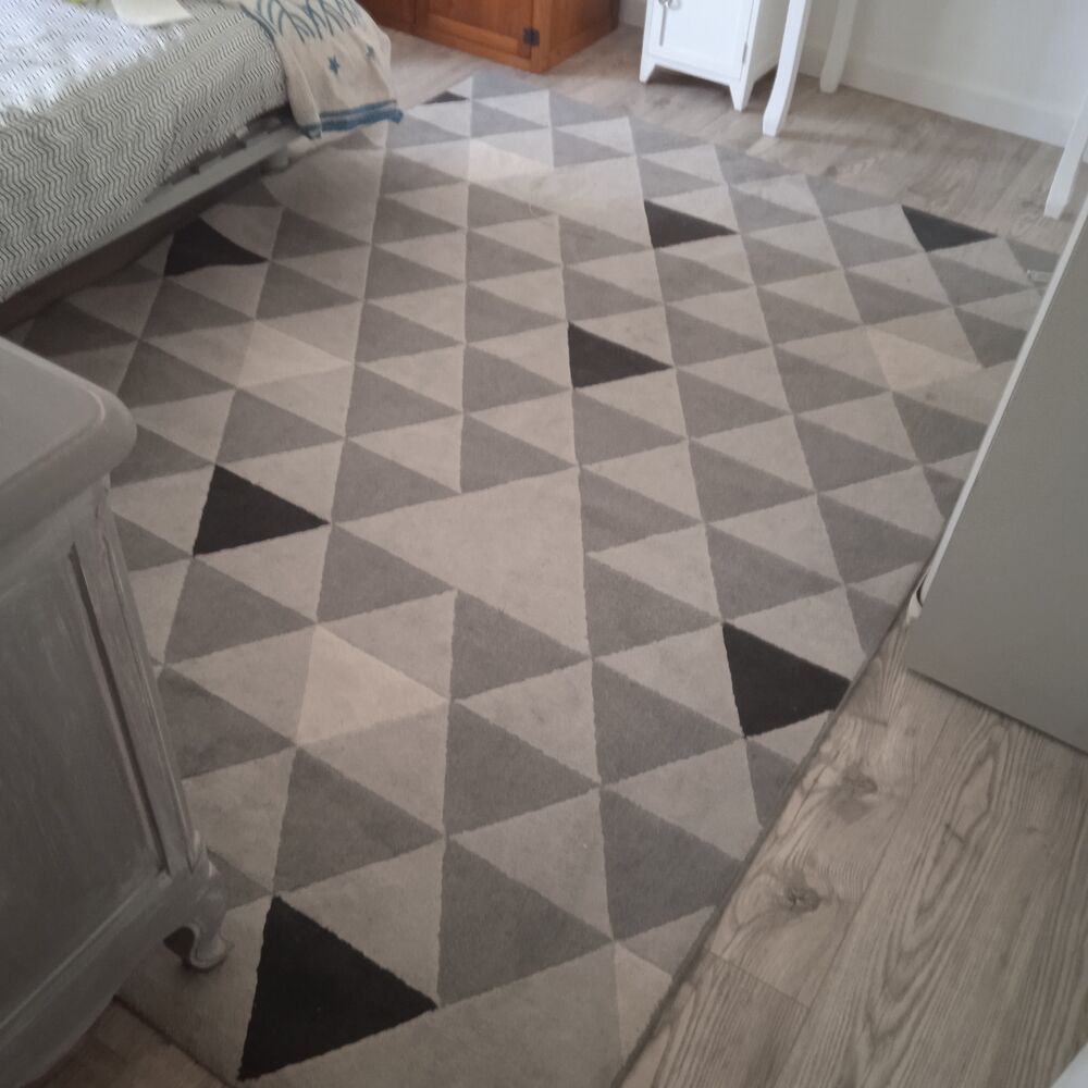 Grand tapis motifs g&eacute;om&eacute;triques triangles 160*229 Décoration