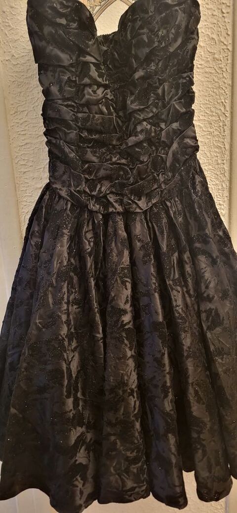 2 robes 25 Ch�teauneuf-Grasse (06)