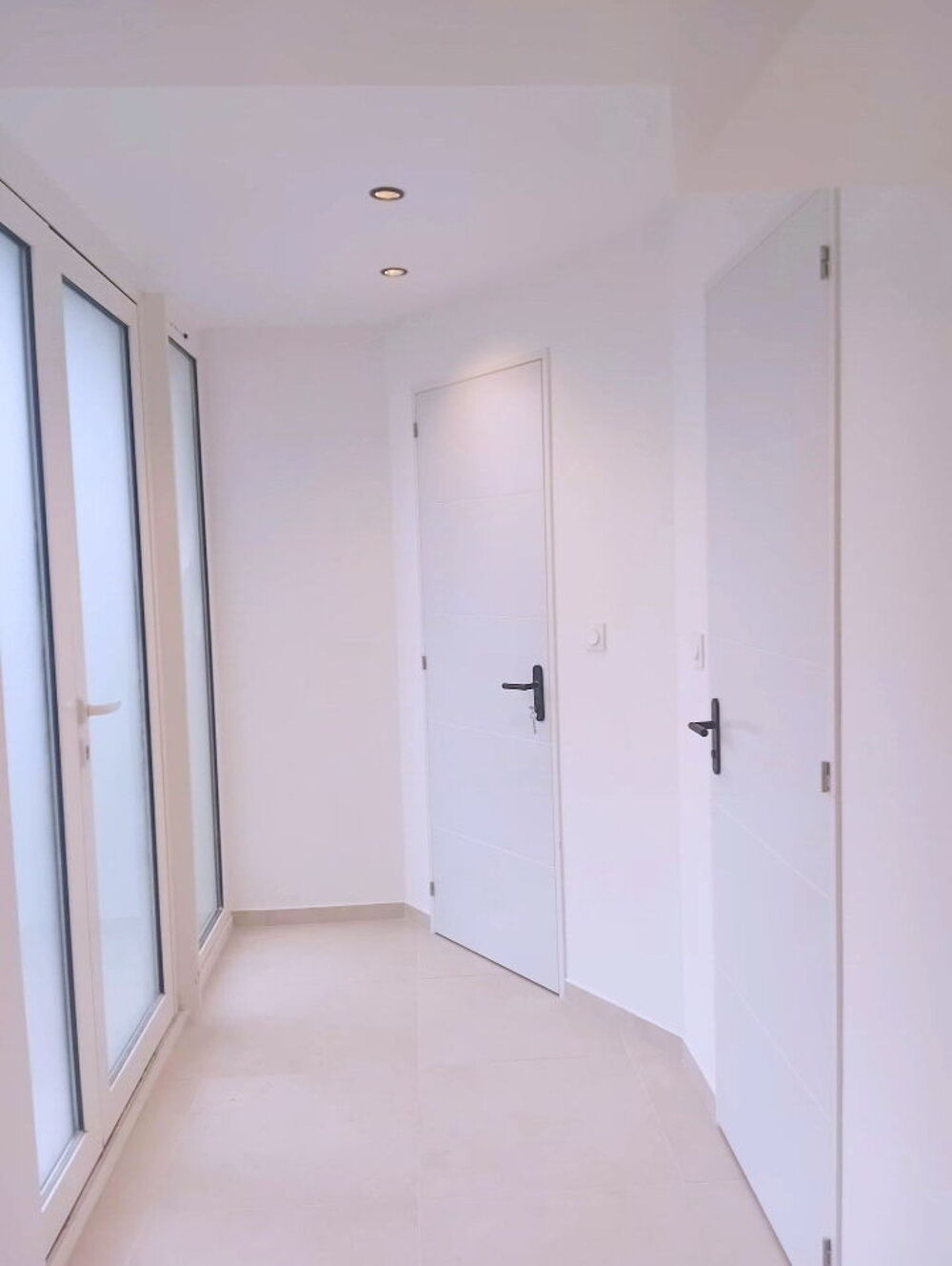 Location Autre LOCAL COMMERCIAL  - 90 m²HYÈRES  (83400) Hyères