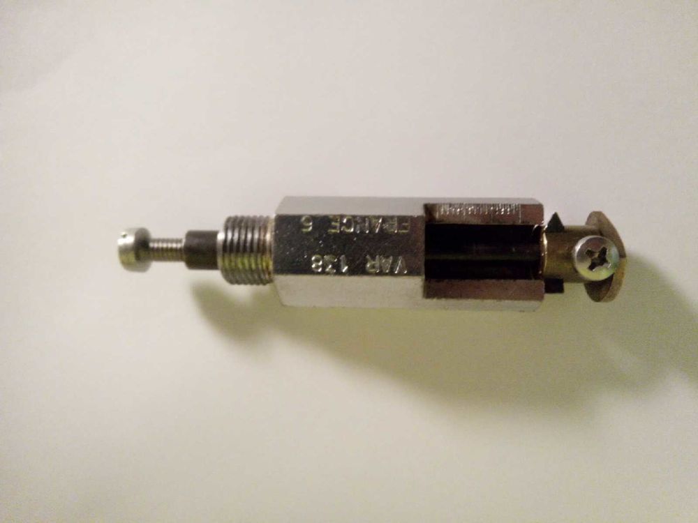 Pige de r&eacute;glage pour 103 Peugeot, MBK 51, etc... Sur Amiens Rivery. 15 €. Pas d'envoi. Bricolage