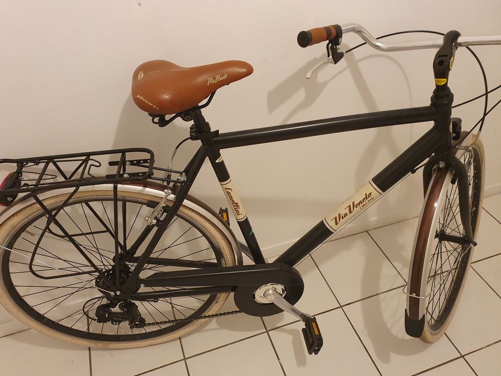Velo de ville tr&egrave;s bon &eacute;tat Vlos