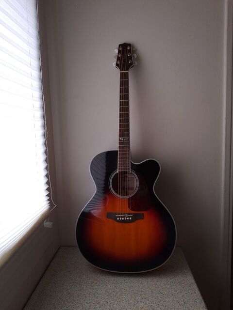 guitare Takamine quasi neuve+housse rigide 900 euros 900 Noisiel (77)