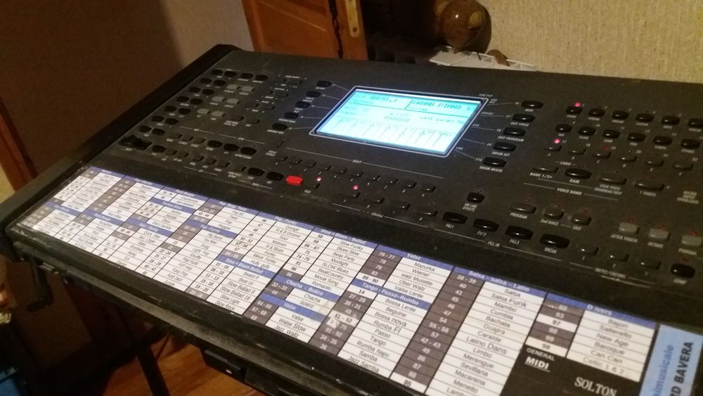 EXPANDEUR ketron 4 ( sequenceur ) Instruments de musique