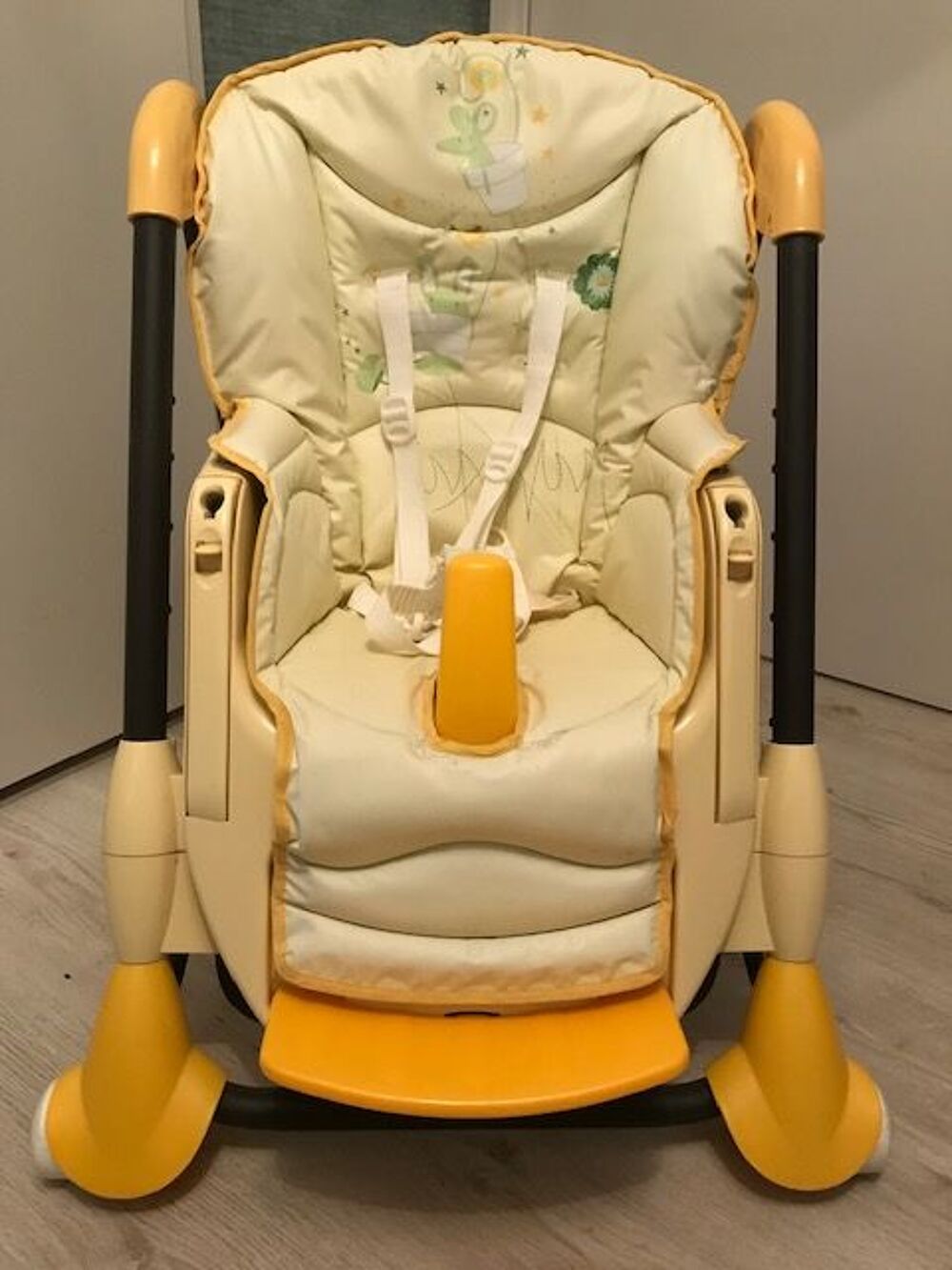 chaise haute Puériculture
