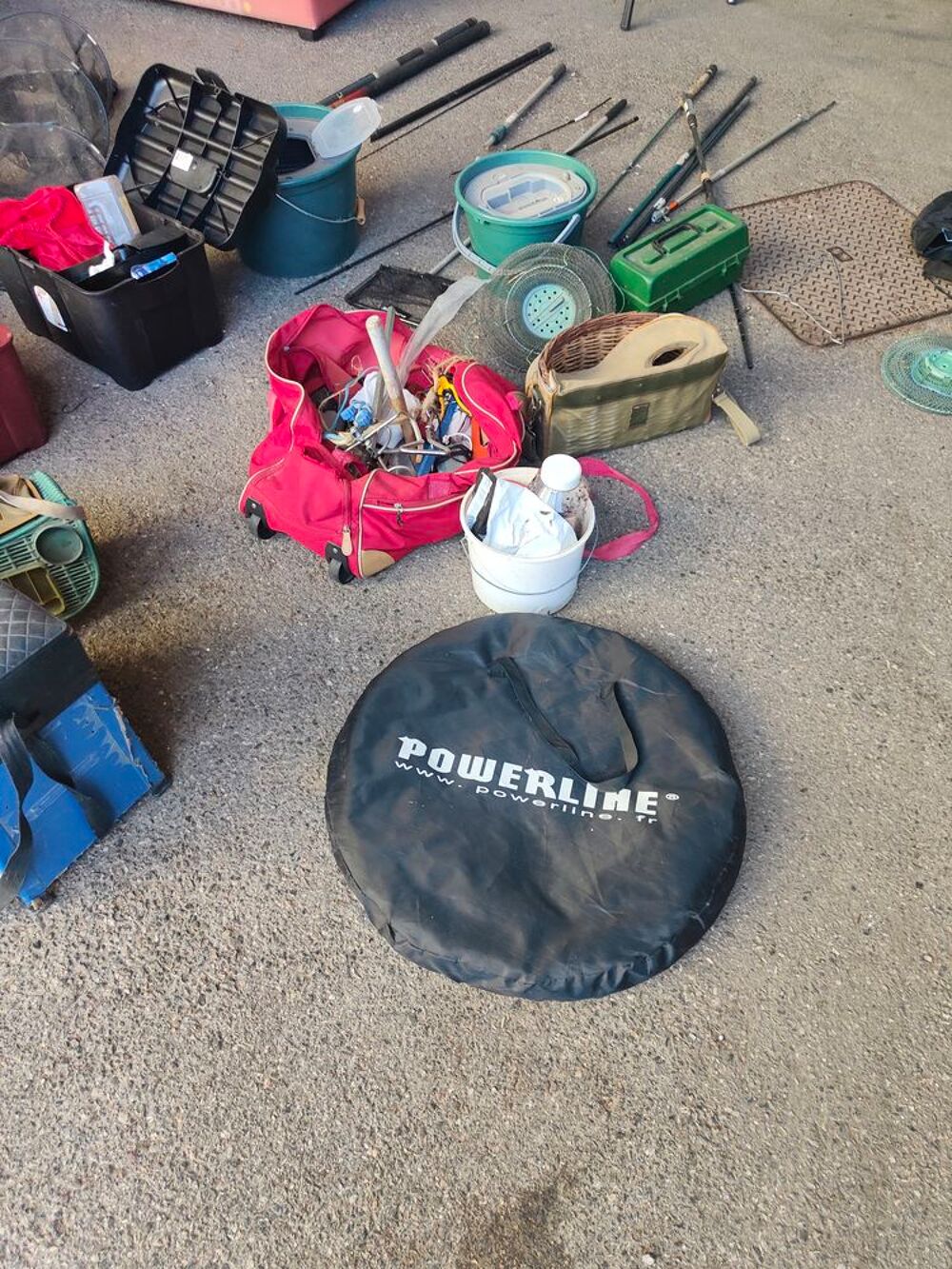 Lot complet de mat&eacute;riel de p&ecirc;che ? &eacute;tang, rivi&egrave;re et bateau Sports