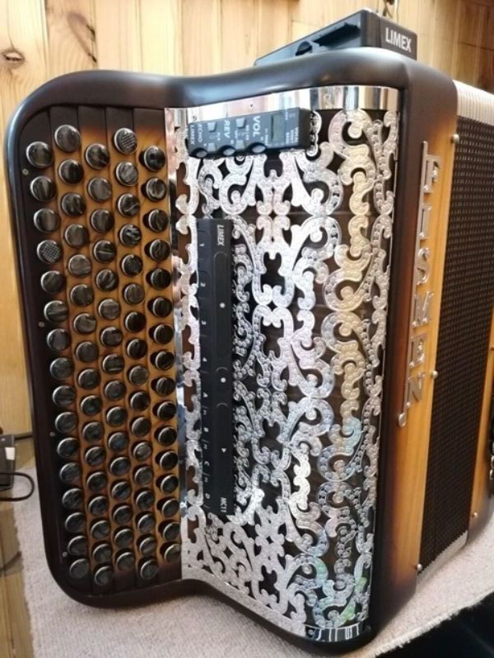 Superbe Accord&eacute;on acoustique FISMEN et num&eacute;rique LIMEX Instruments de musique