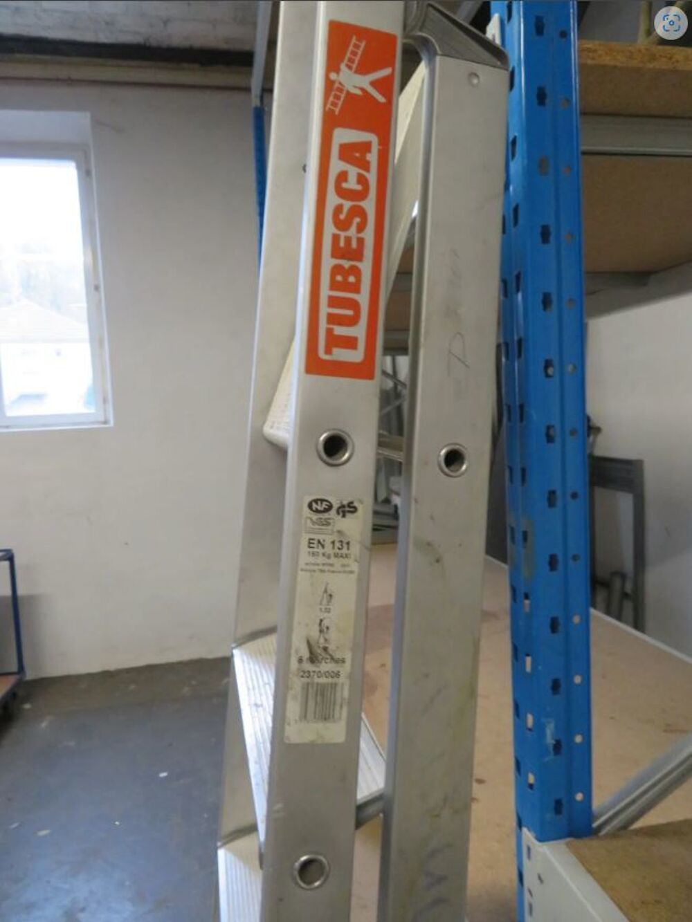 TUBESCA Escabeau mod&egrave;le EN 131 &agrave; six marches en aluminium Matériel informatique