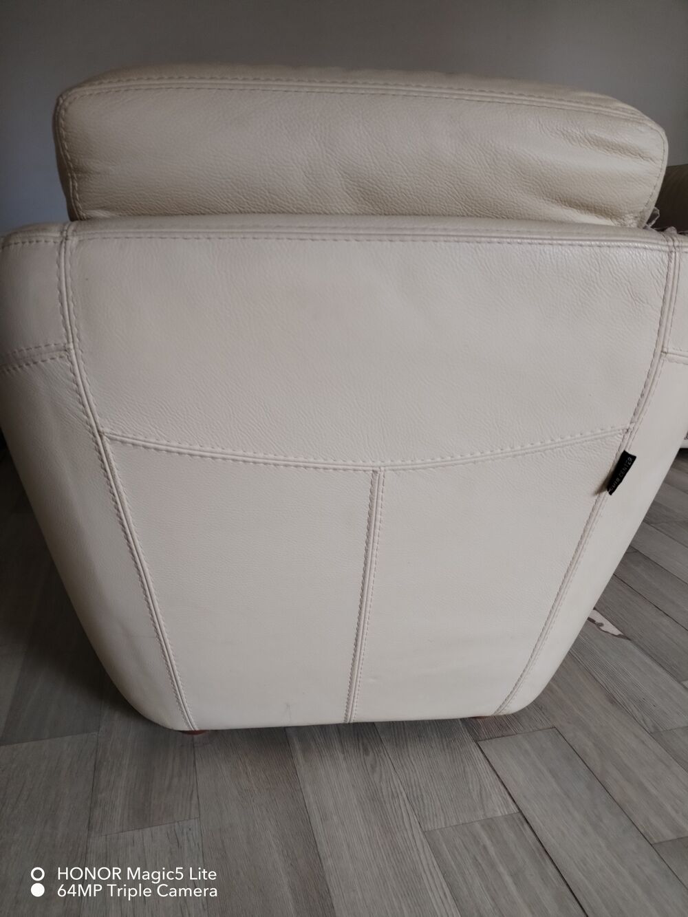 Canap&eacute;, fauteuil, pouf en cuir Meubles