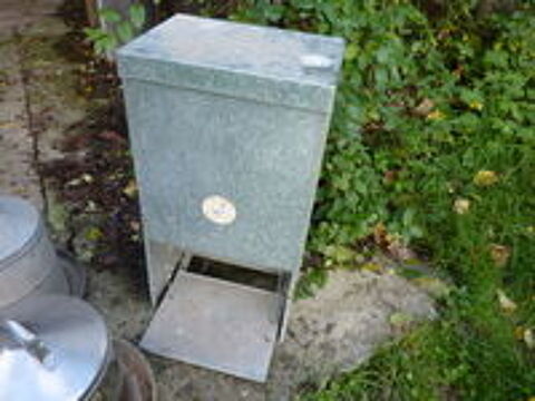   LOT DE 4 ( MANGEOIRE et ABREUVOIR )  