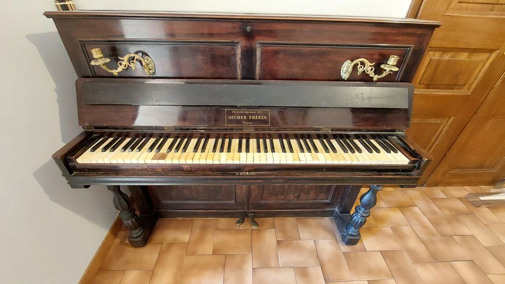 Donne Piano AUCHER FRERES de 1855 Instruments de musique