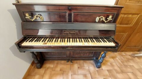 Donne Piano AUCHER FRERES de 1855 0 Bouc-Bel-Air (13)