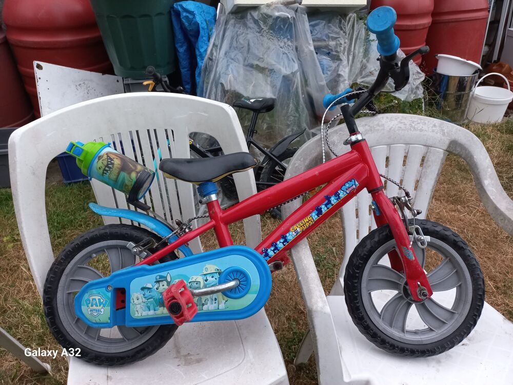 VELO ENFANT 10 POUCES-VELO 35 Euros-VELO DE 2 A 3 ANS Vélos