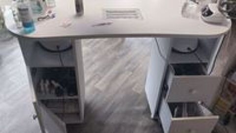   Table de manucure 