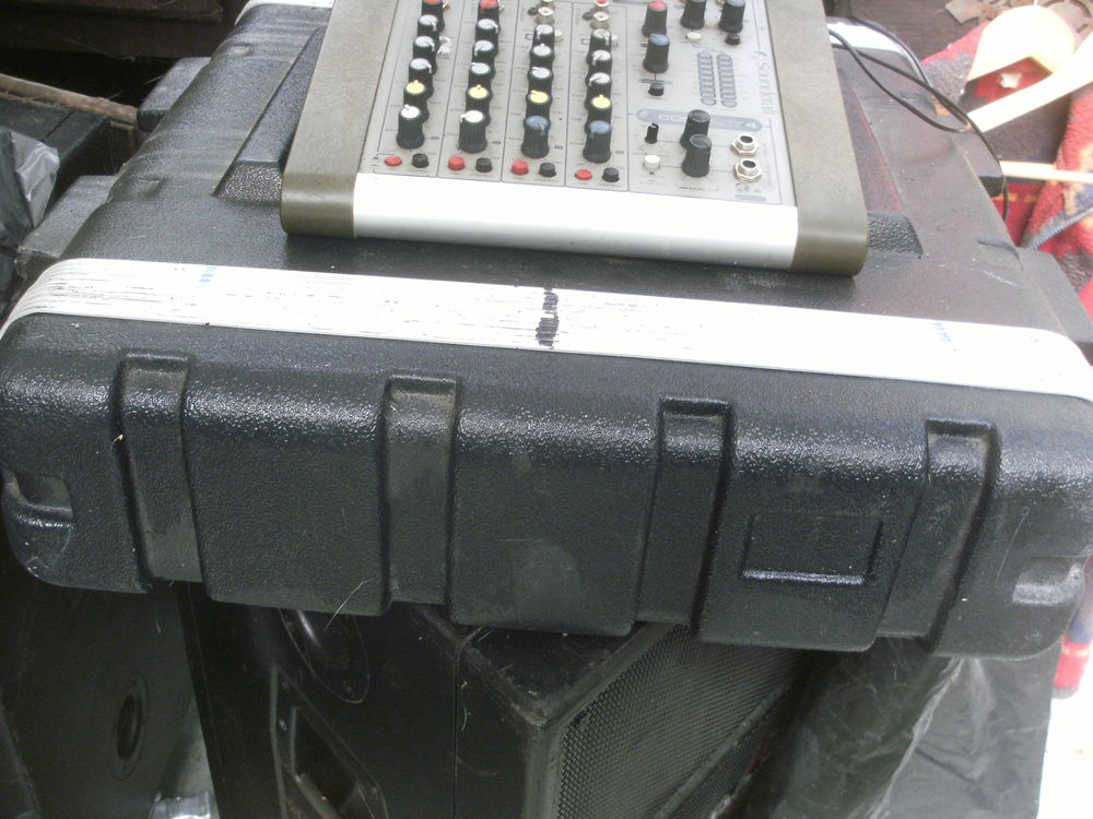 AMPLI DE SONO IBIZA M 300 + CONSOLE SOUNDCRAFF COMPACT 4 Instruments de musique