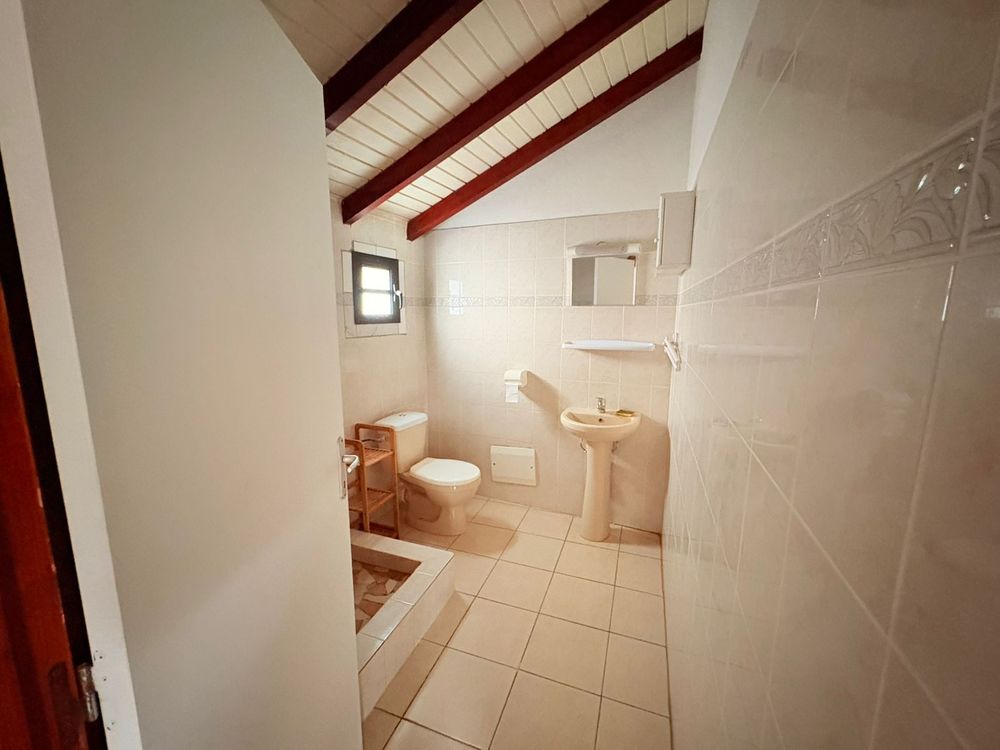 Location Maison AGREABLE MAISON 3 CHAMBRES NON MEUBLE A CAPESTERRE Capesterre-belle-eau