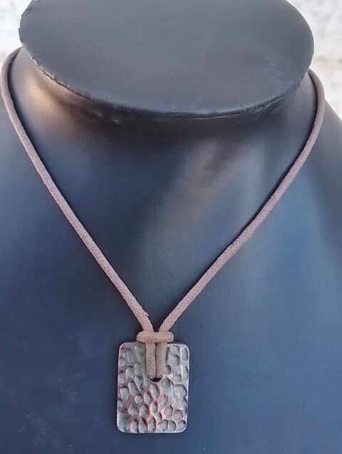 Collier Cordon Fantaisie & Pendentif Emaill� au Reflet Vert 3 La Fert�-Alais (91)