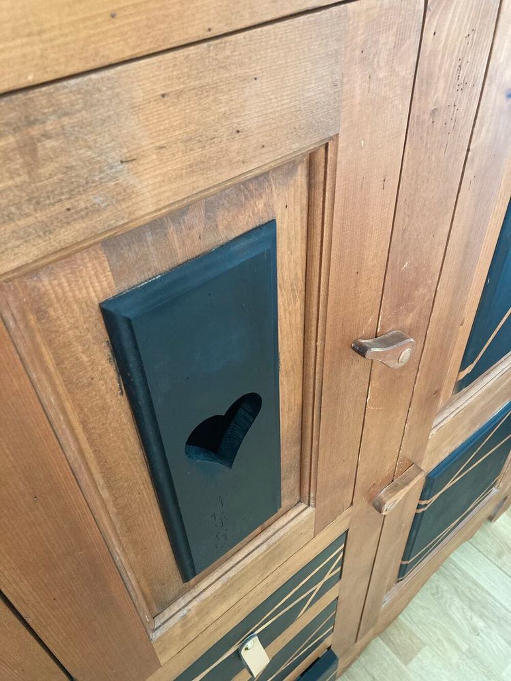 commode en bois de cha&icirc;ne massif Meubles