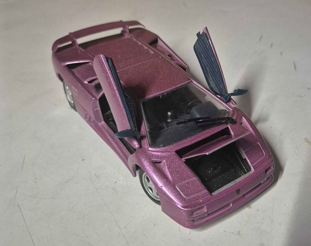Voiture Miniature Maisto Lamborghini Diablo SE 30 Violette 1/24 metal collection 