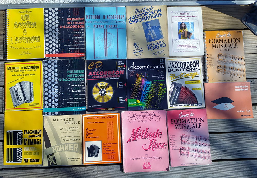 plusieurs accord&eacute;ons r&eacute;vis&eacute;s et garantis visible sur le site Instruments de musique